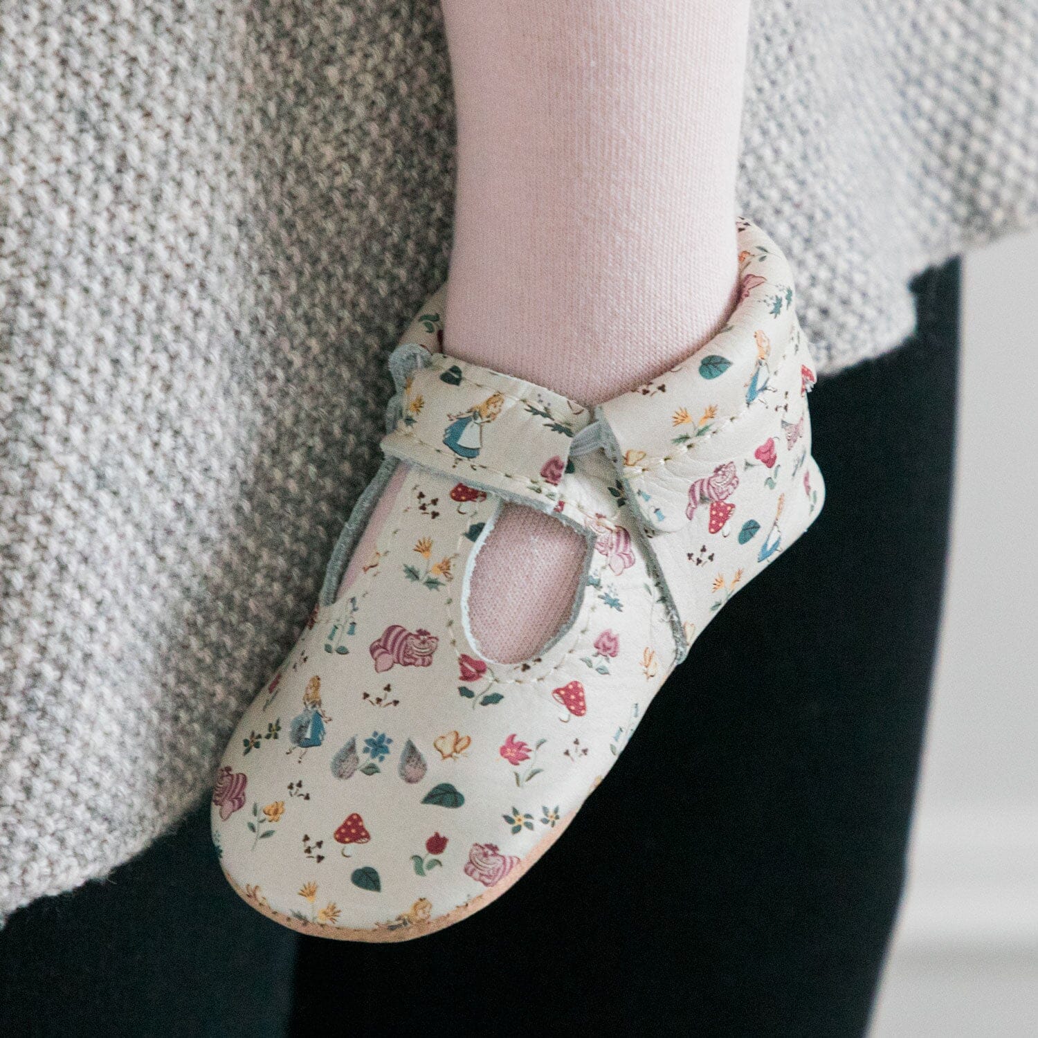 Alice in Wonderland Mary Jane Baby Shoe - Image 4