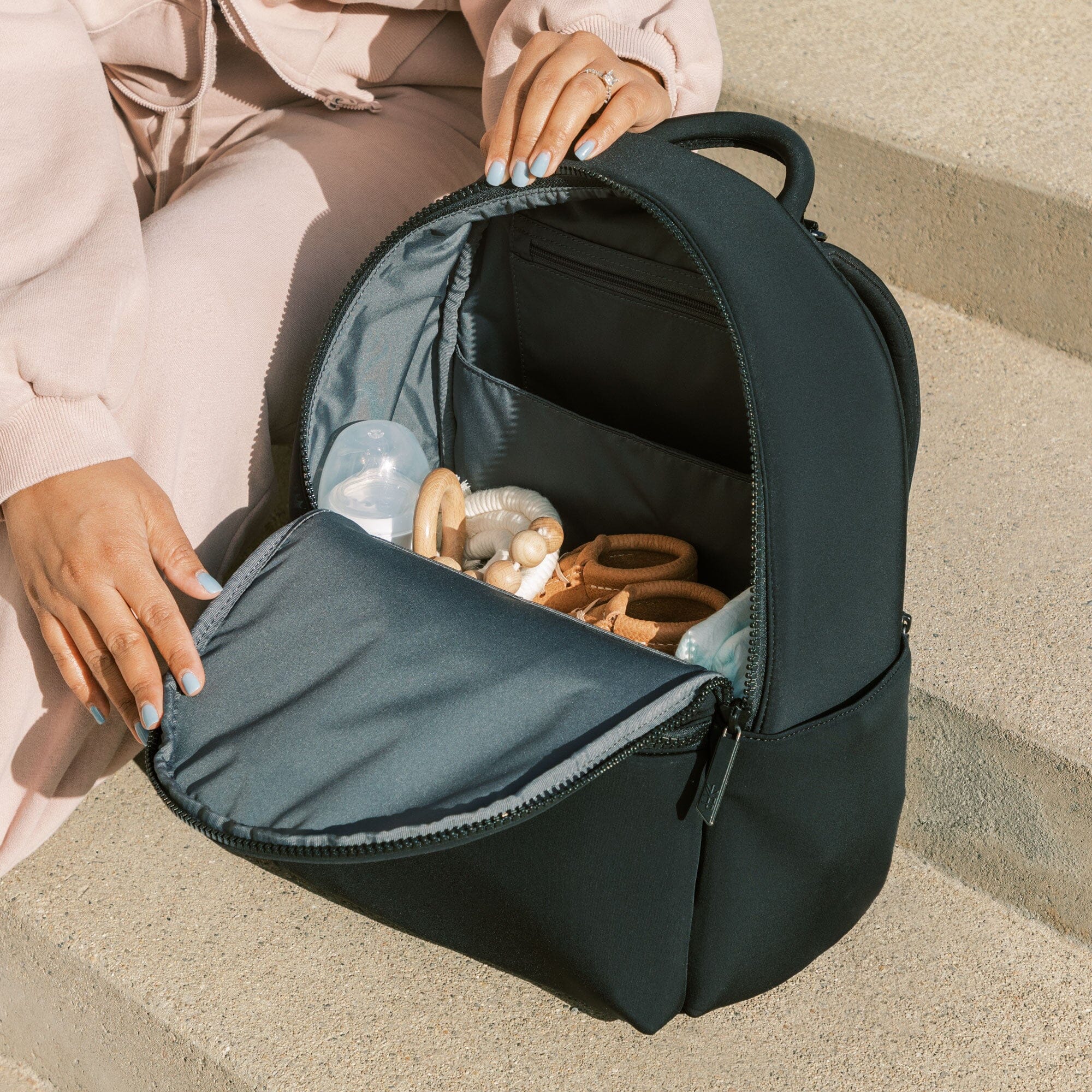 Ebony Seoul Neoprene City Backpack - Image 10