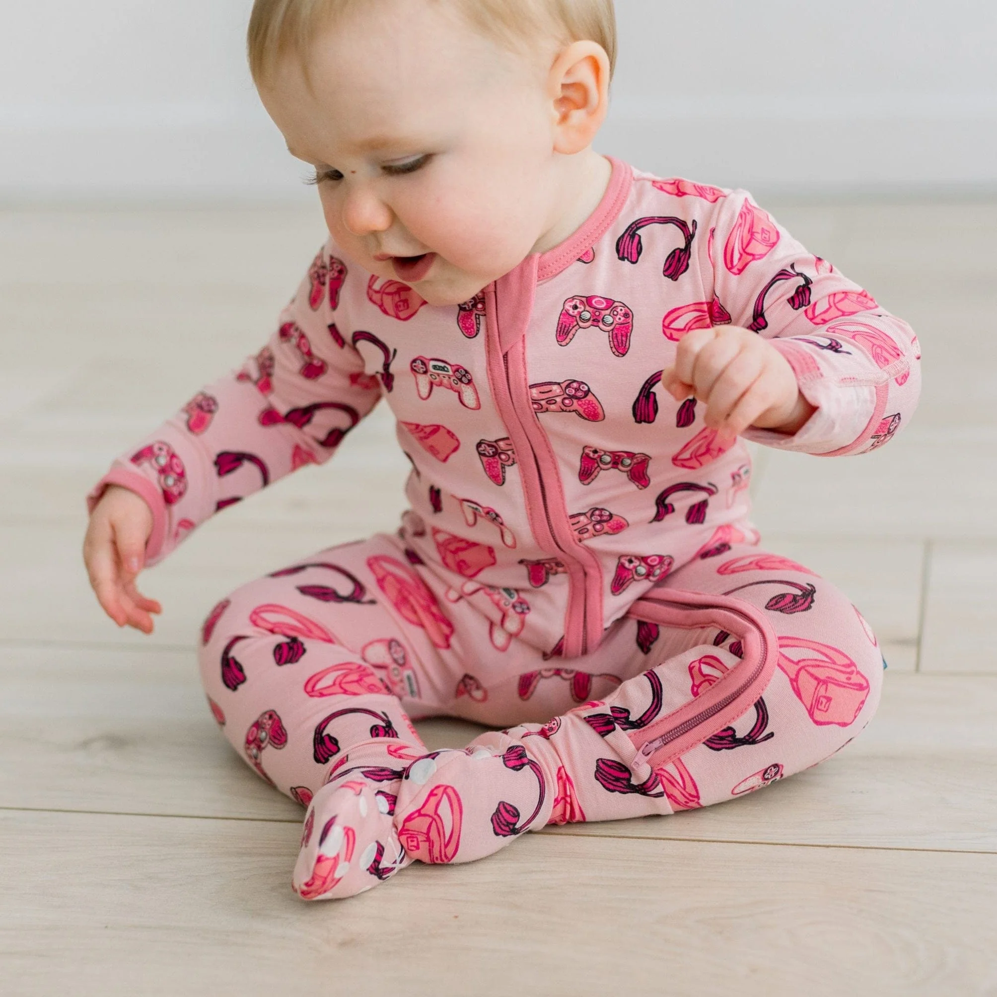 Bamboo Footie with 2-Way Zipper - Baby Rose Gamer - Image 2