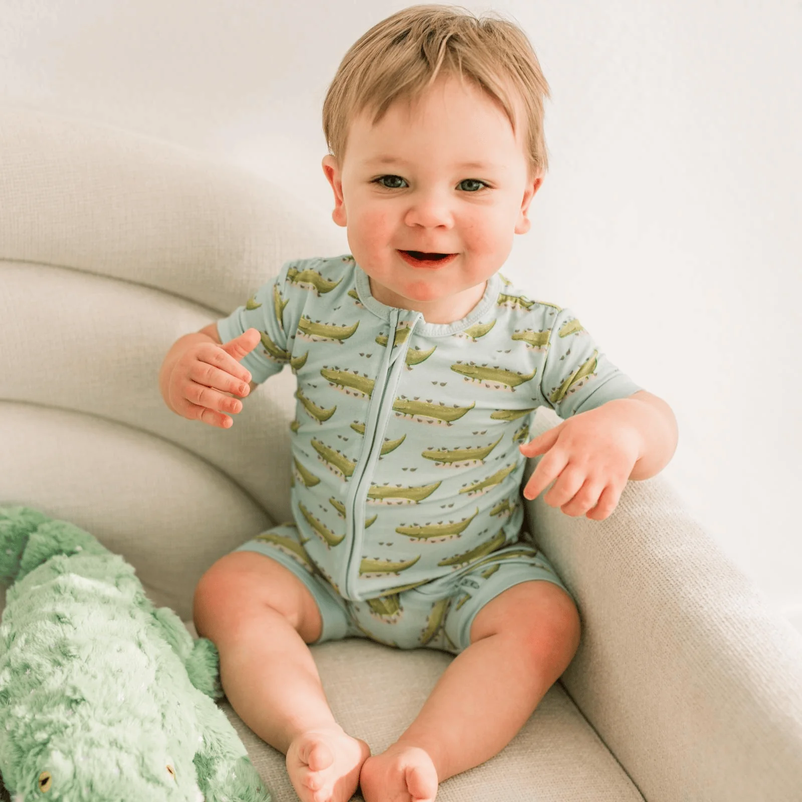 Bamboo Shorty Sleeper with Zipper - Spring Sky Croc & Friends - Image 3