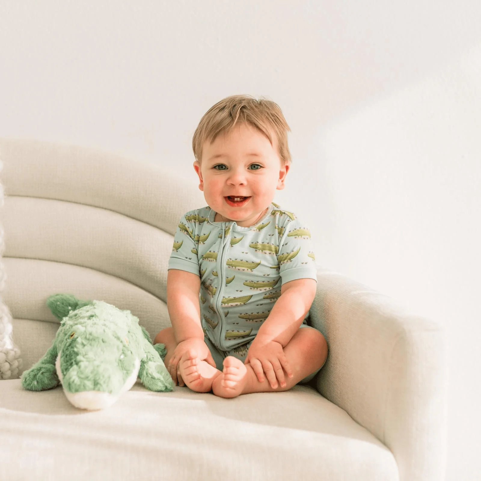 Bamboo Shorty Sleeper with Zipper - Spring Sky Croc & Friends - Image 5