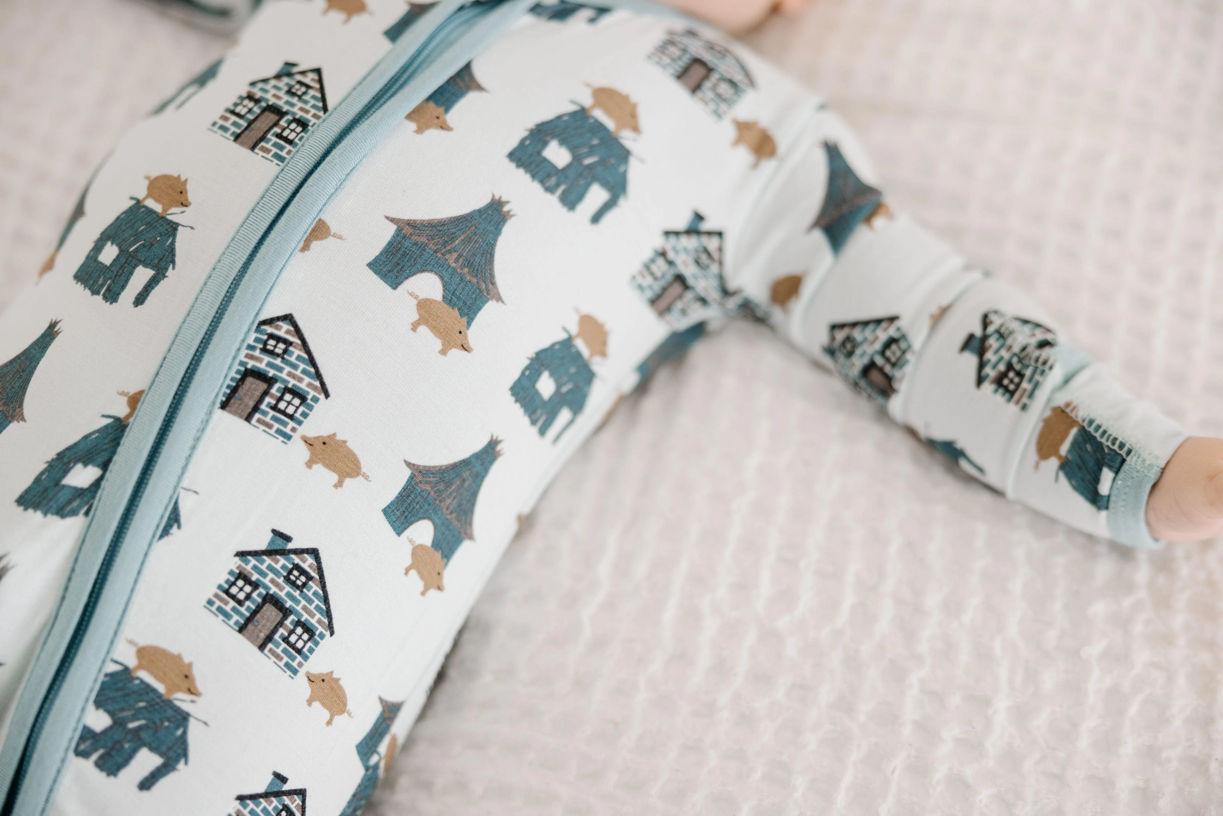 Bamboo Footie with 2-Way Zipper - Illusion Blue Three Little Pigs - Image 6