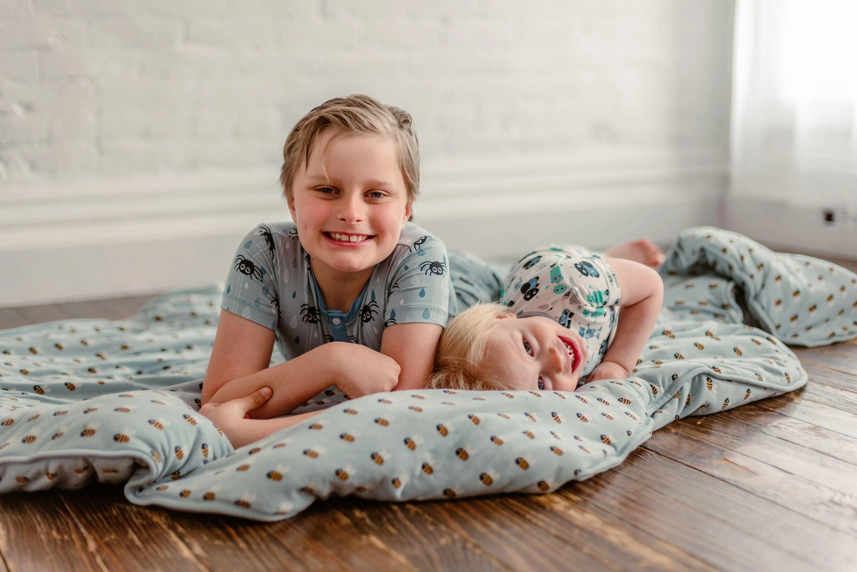 Boy's Print Bamboo Short Sleeve Henley Pajama Set - Pearl Blue Itsy Bitsy Spider - Image 2