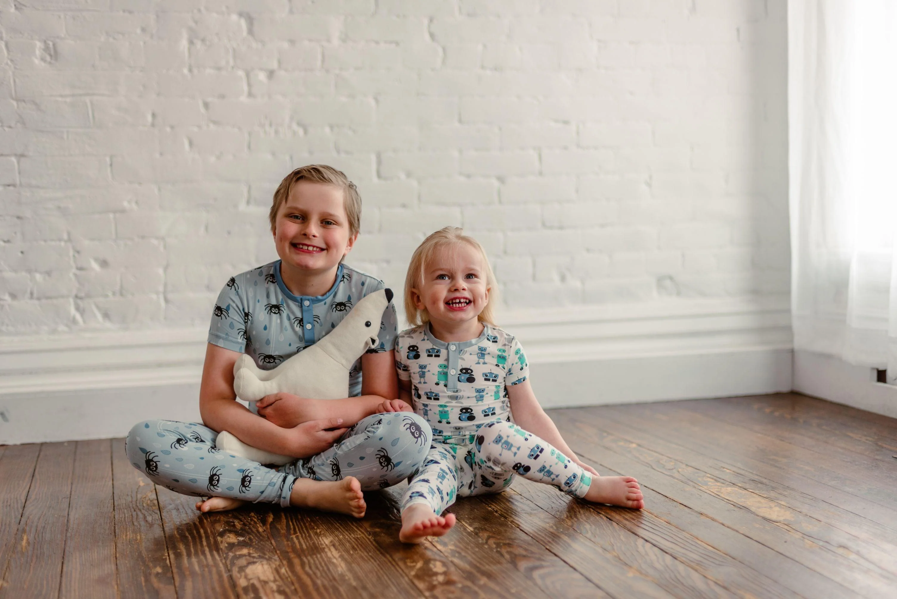 Boy's Print Bamboo Short Sleeve Henley Pajama Set - Pearl Blue Itsy Bitsy Spider - Image 4