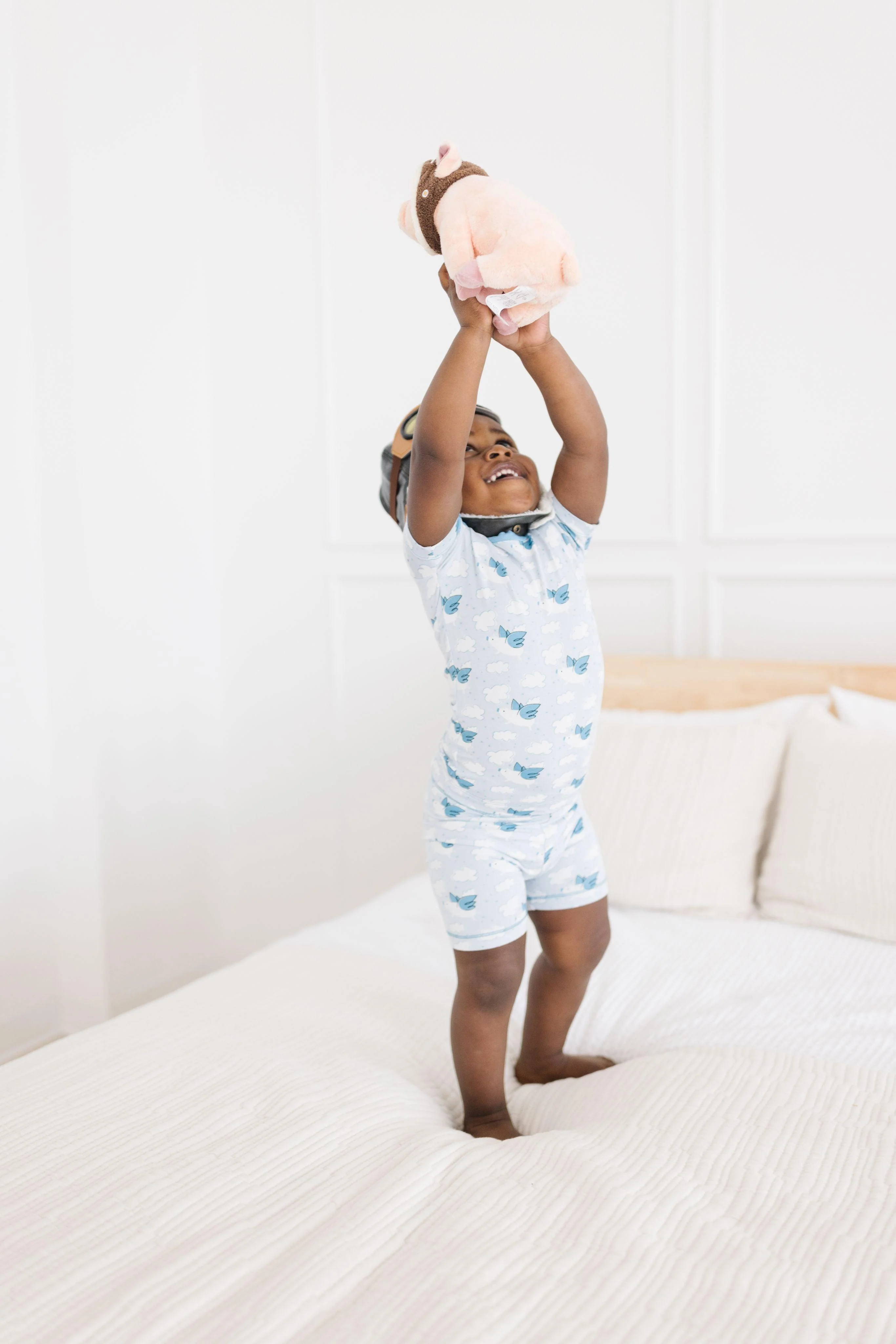 Boy's Print Bamboo Short Sleeve Pajama Set with Shorts - Dew Flying Pigs - Image 5