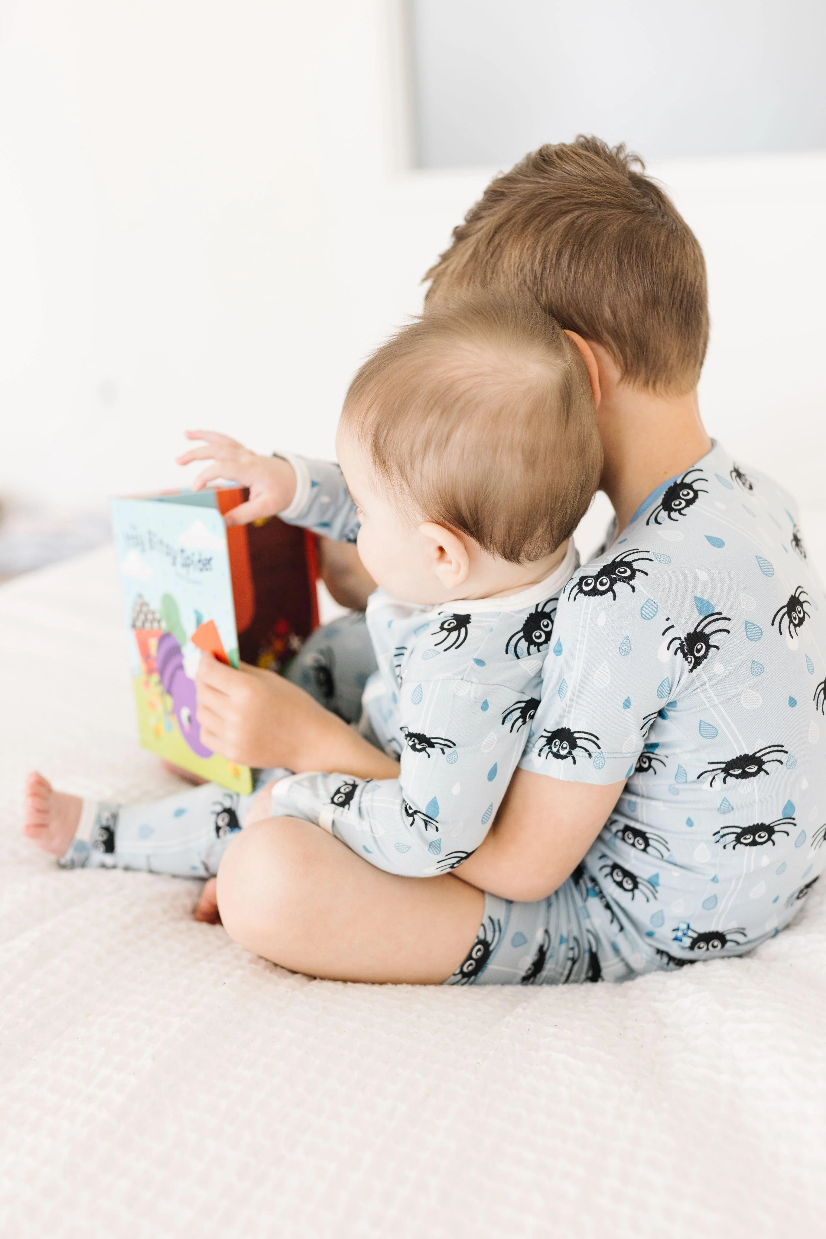 Boy's Print Bamboo Short Sleeve Pajama Set with Shorts - Pearl Blue Itsy Bitsy Spider - Image 2