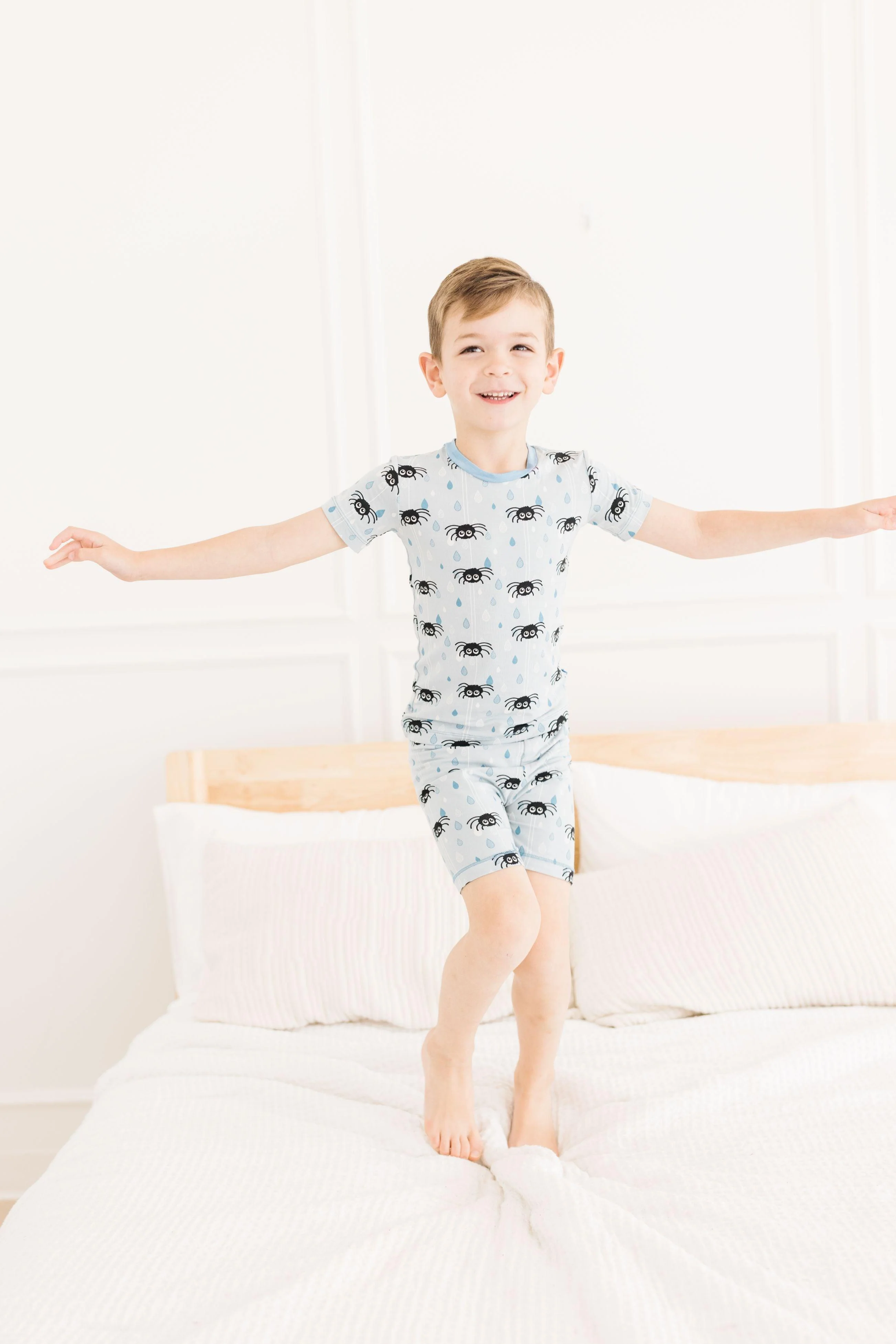 Boy's Print Bamboo Short Sleeve Pajama Set with Shorts - Pearl Blue Itsy Bitsy Spider - Image 5