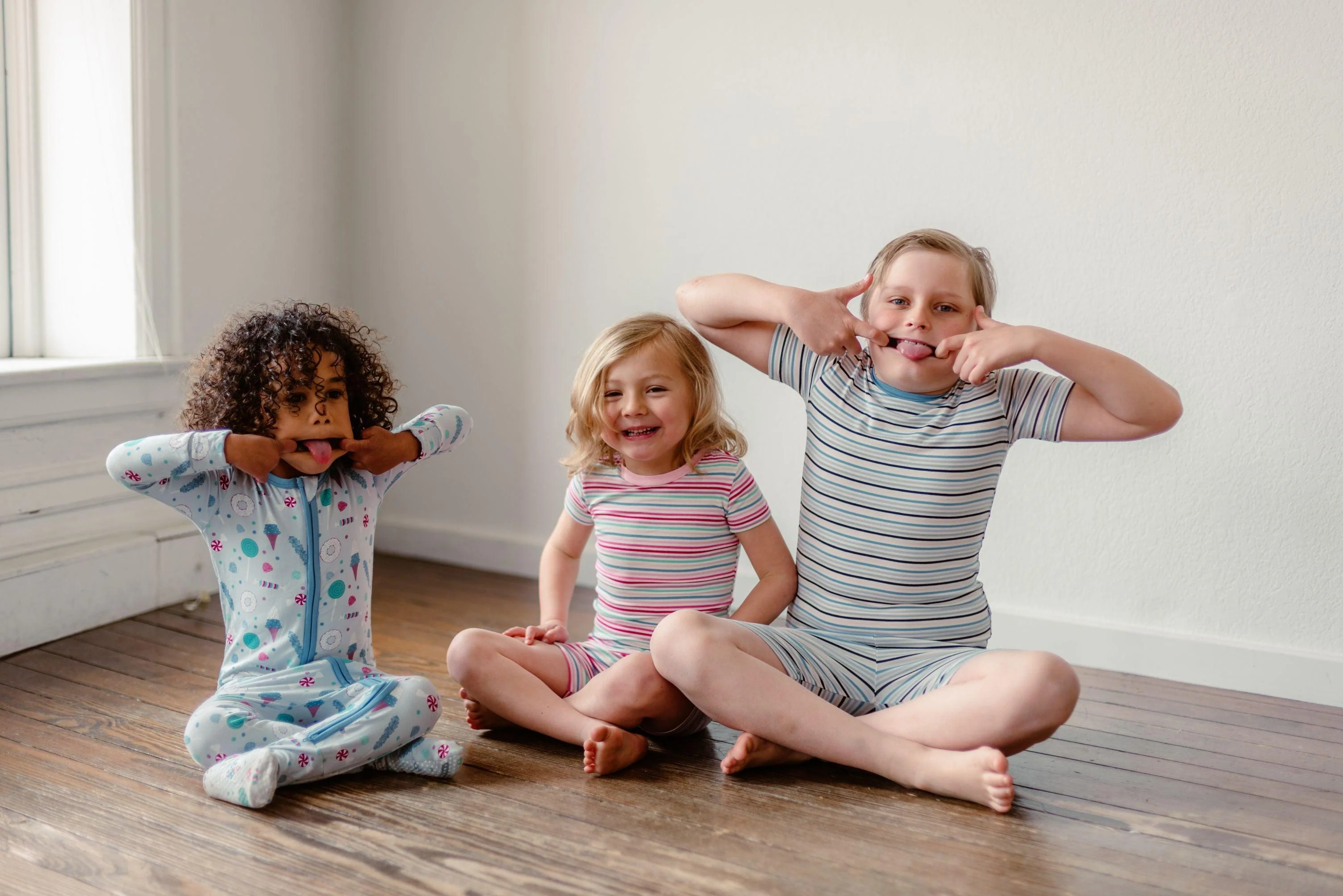 Boy's Print Bamboo Short Sleeve Pajama Set with Shorts - Rhyme Stripe - Image 5