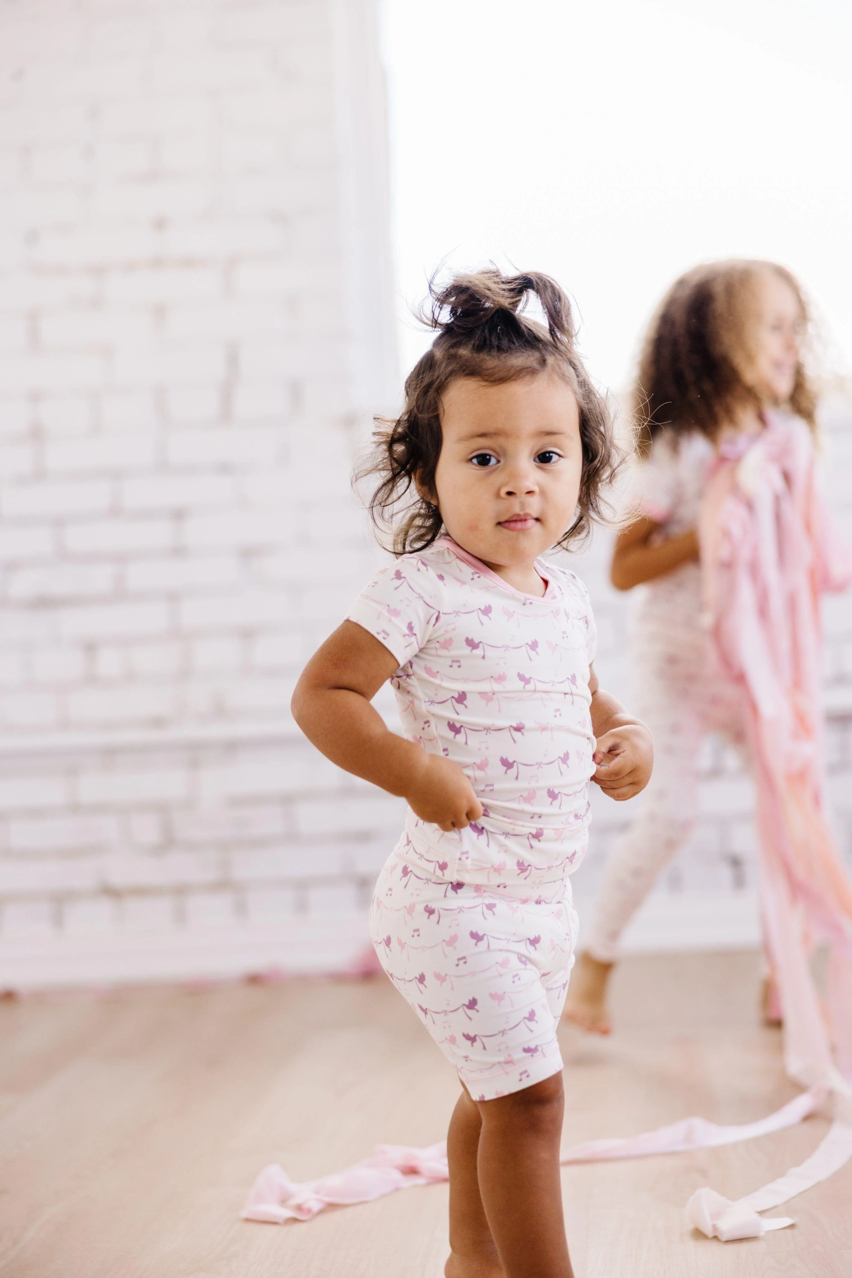 Girl's Print Bamboo Short Sleeve Pajama Set with Shorts - Natural Bird Banner - Image 3