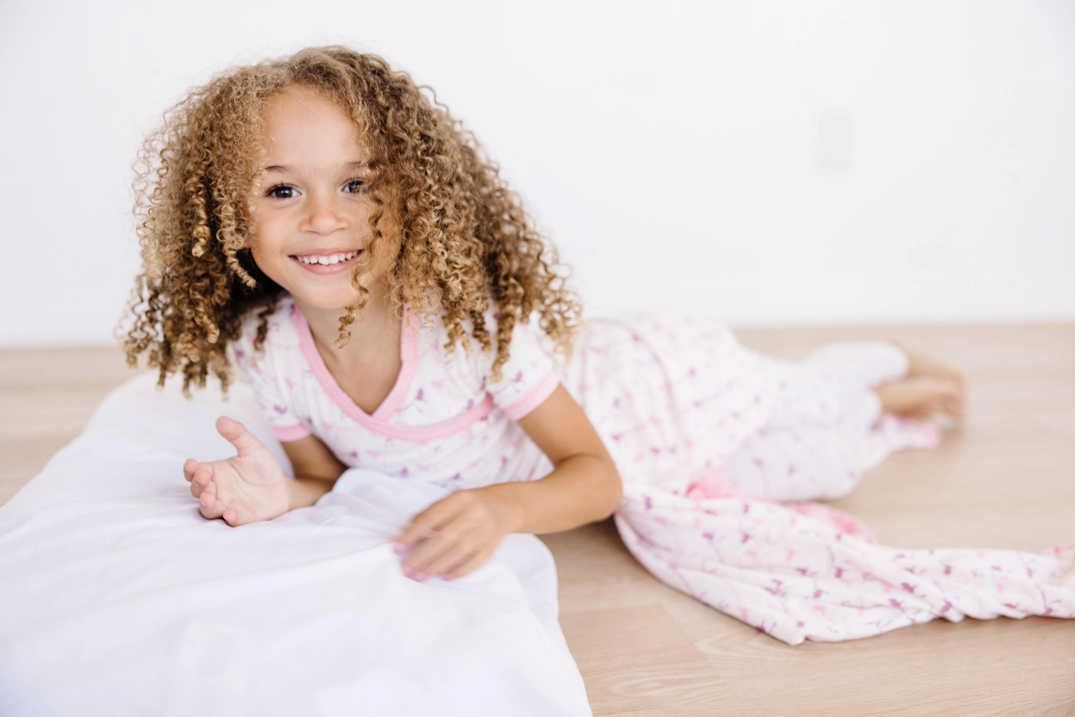 Girl's Print Bamboo Short Sleeve Scallop Kimono Pajama Set - Natural Bird Banner - Image 5