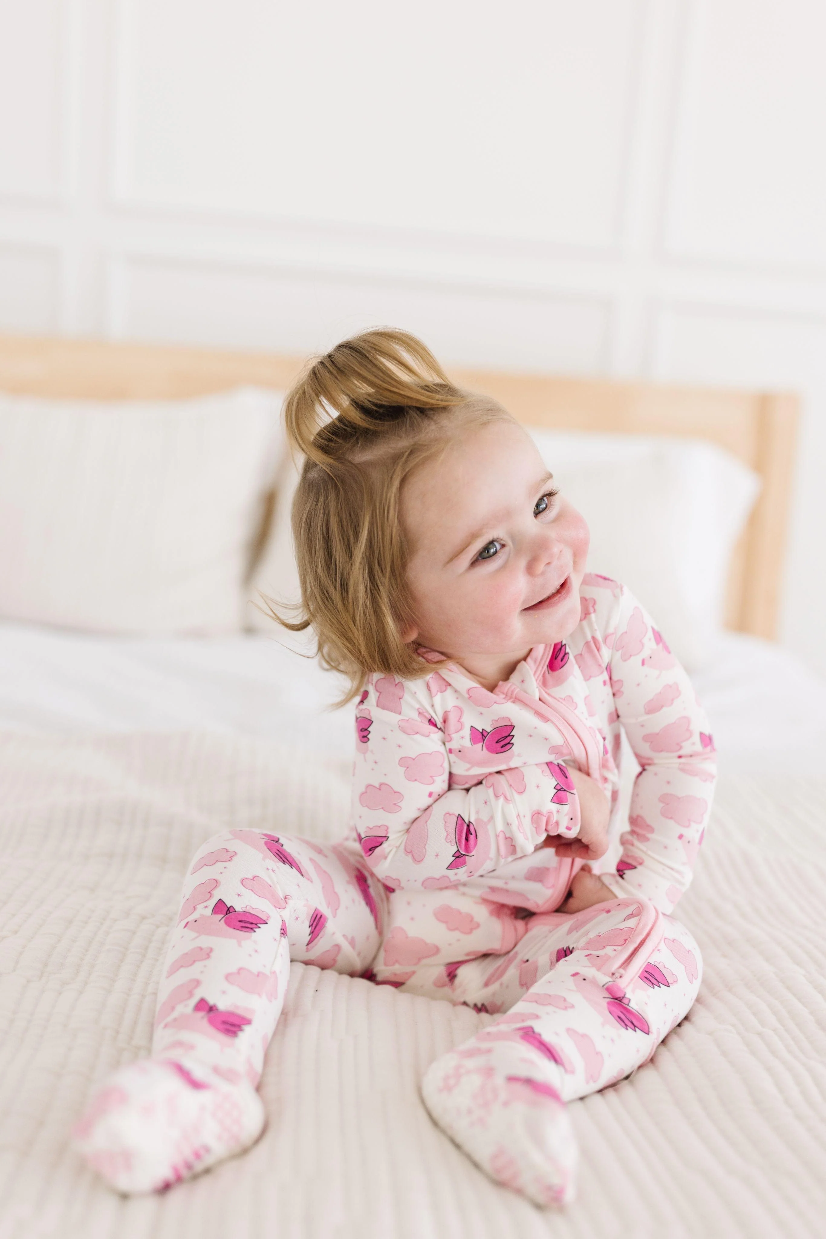 Girl's Print Bamboo Footie with 2-Way Zipper - Natural Flying Pigs - Image 3