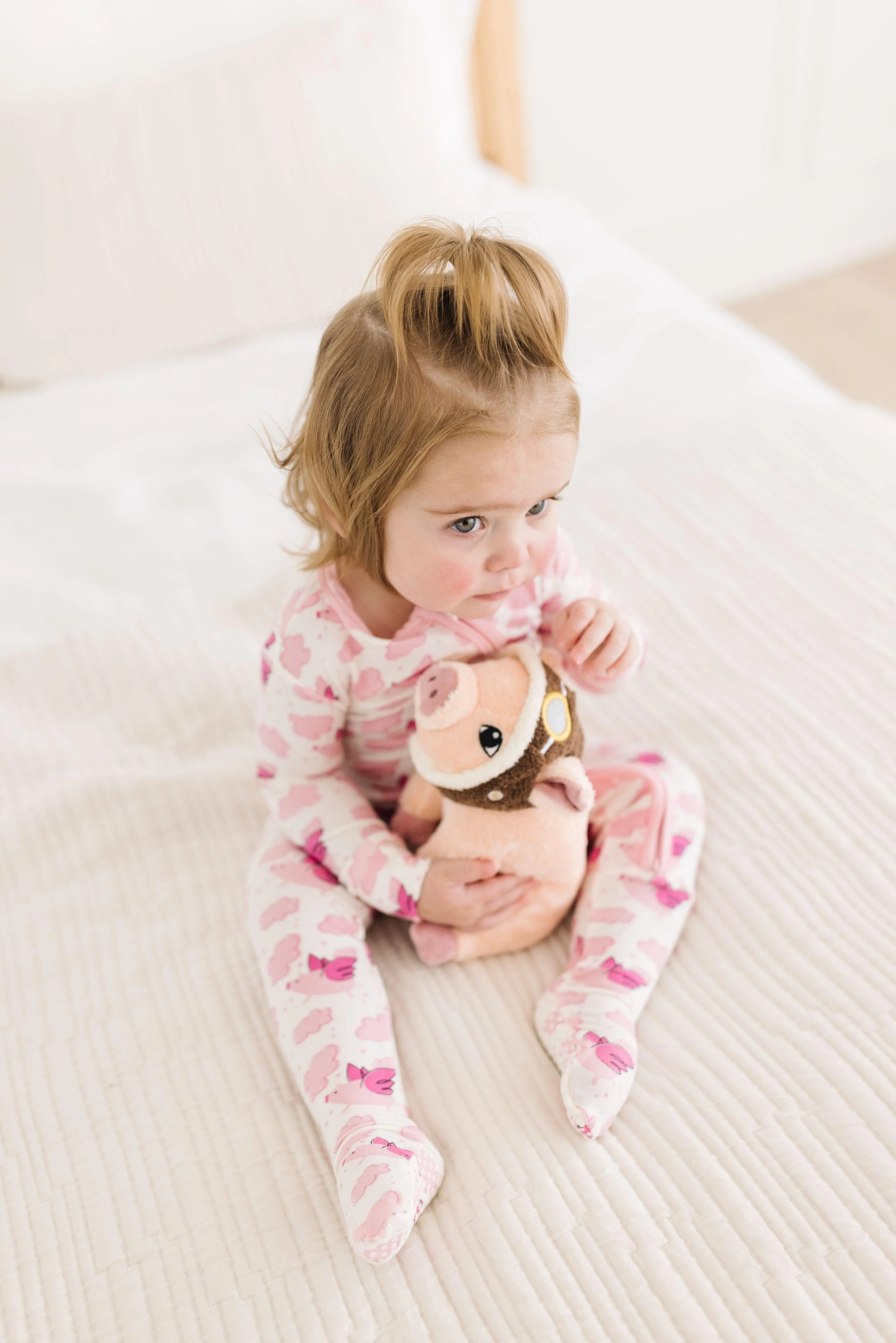 Girl's Print Bamboo Footie with 2-Way Zipper - Natural Flying Pigs - Image 4