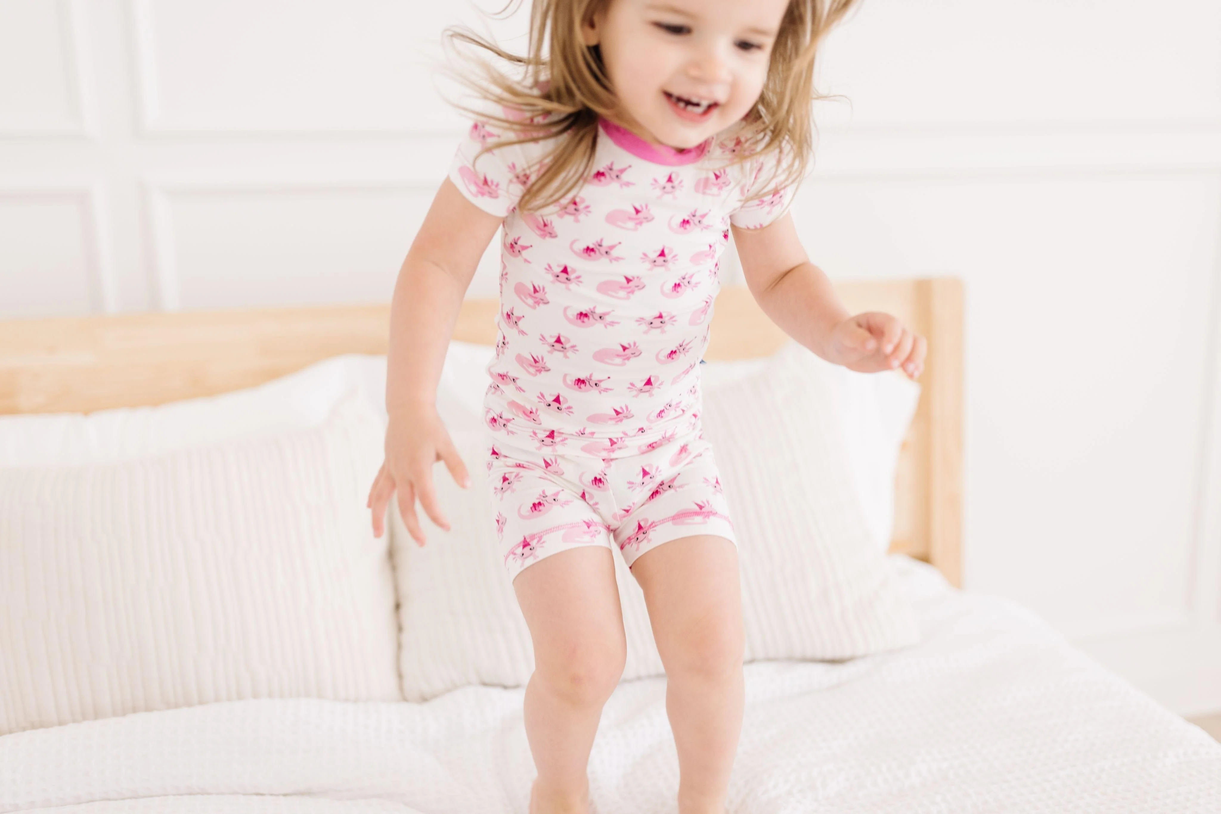 Girl's Print Bamboo Short Sleeve Pajama Set with Shorts - Natural Axolotl Party - Image 2