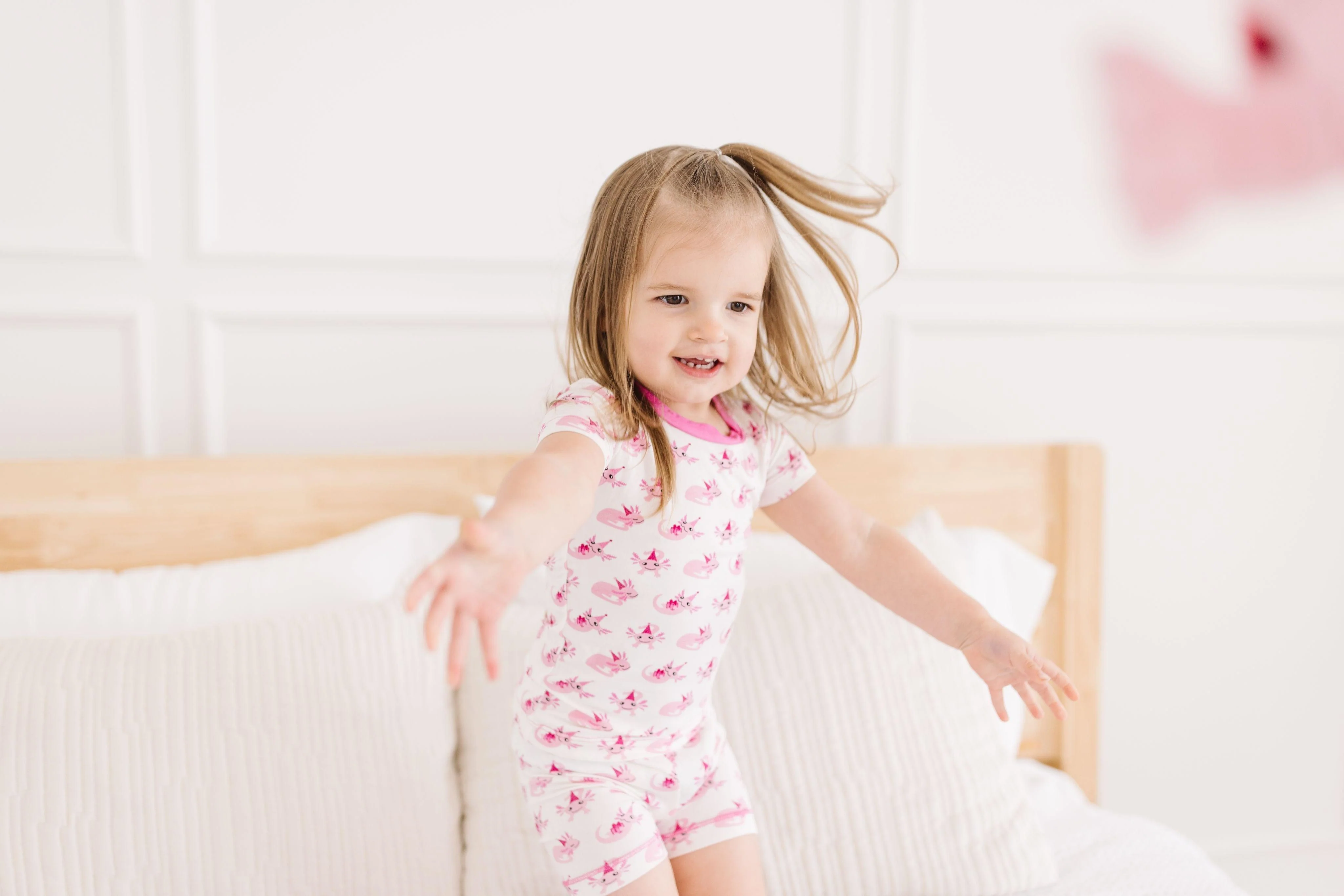 Girl's Print Bamboo Short Sleeve Pajama Set with Shorts - Natural Axolotl Party - Image 3