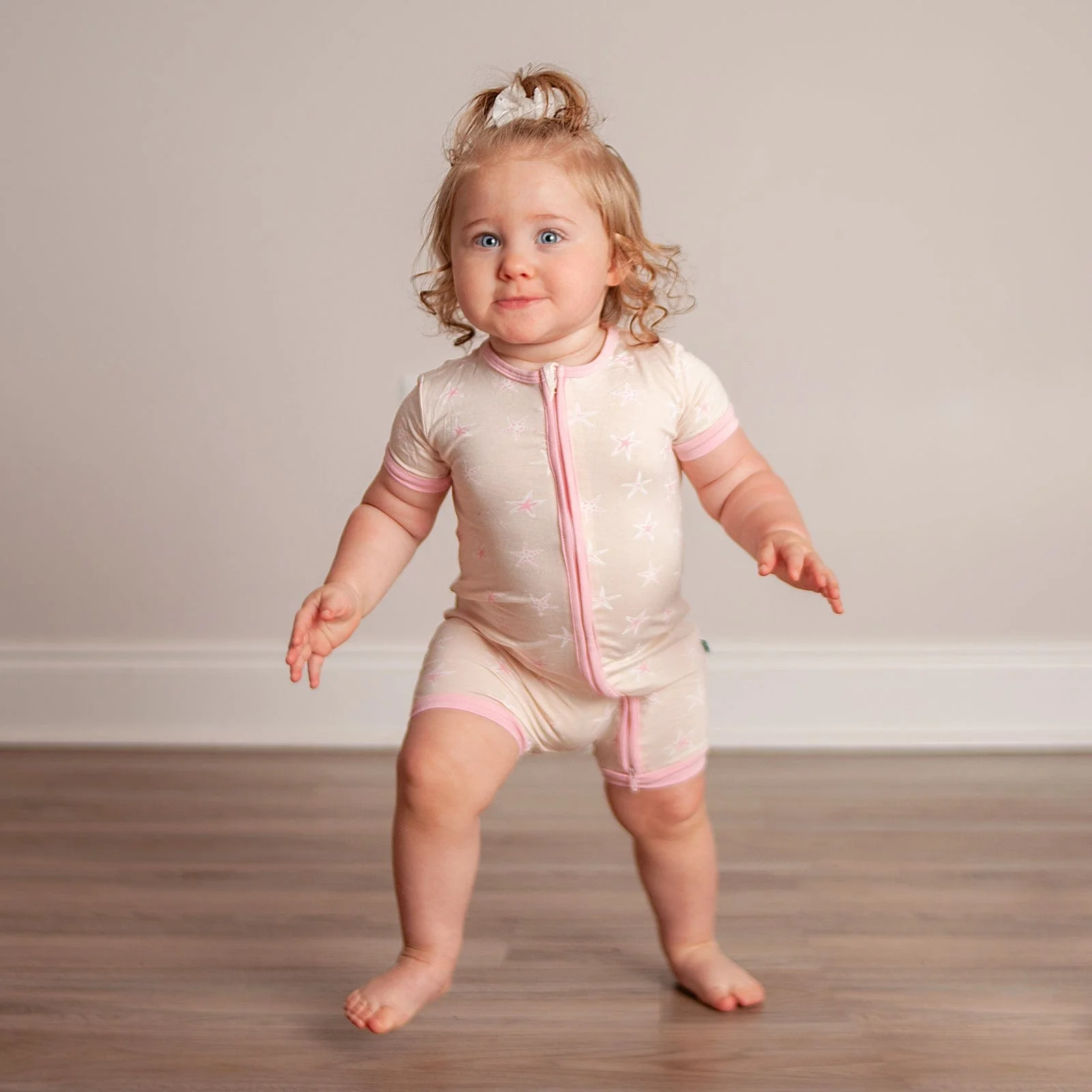 Bamboo Shorty Sleeper with Zipper - Latte Starfish - Image 2
