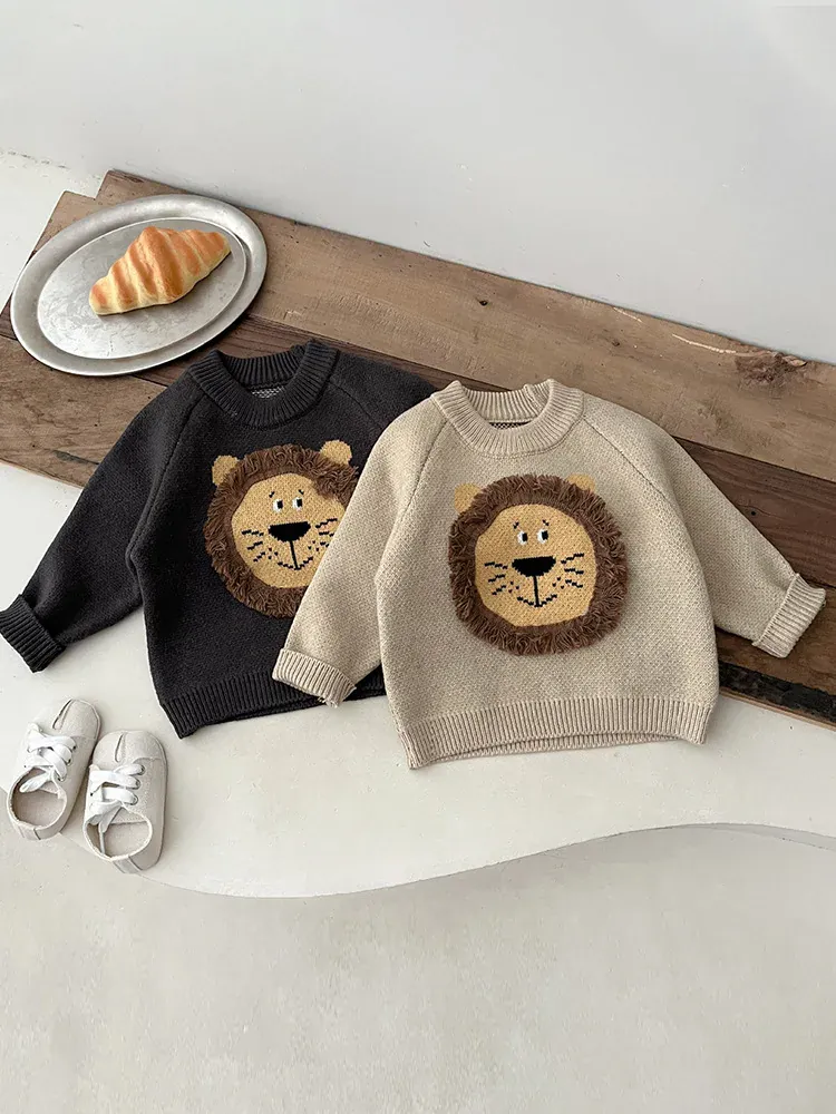 Knitted Round Neck Lion Sweater - Image 4