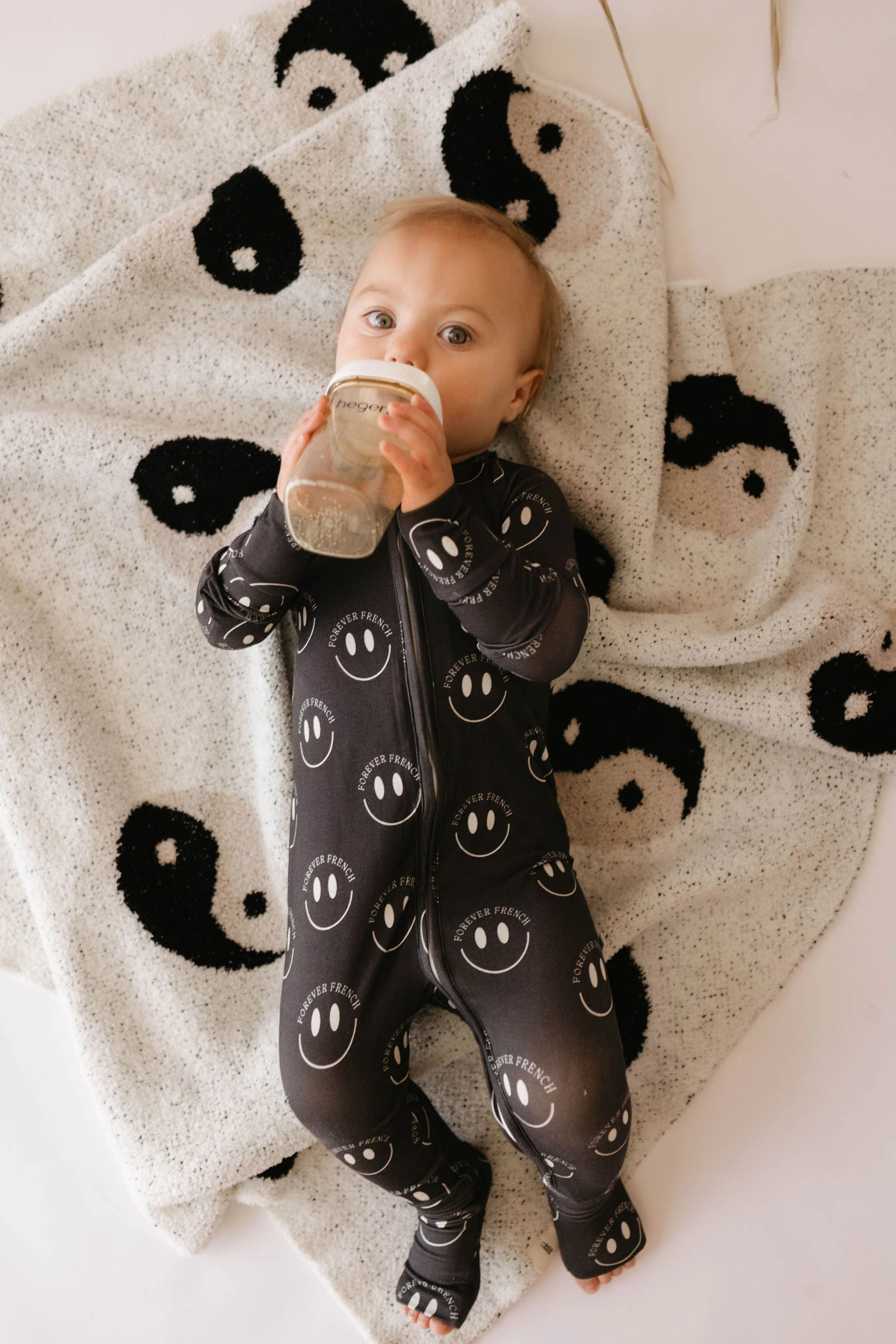 Plush Blanket - Black & White Yin Yang - Image 11