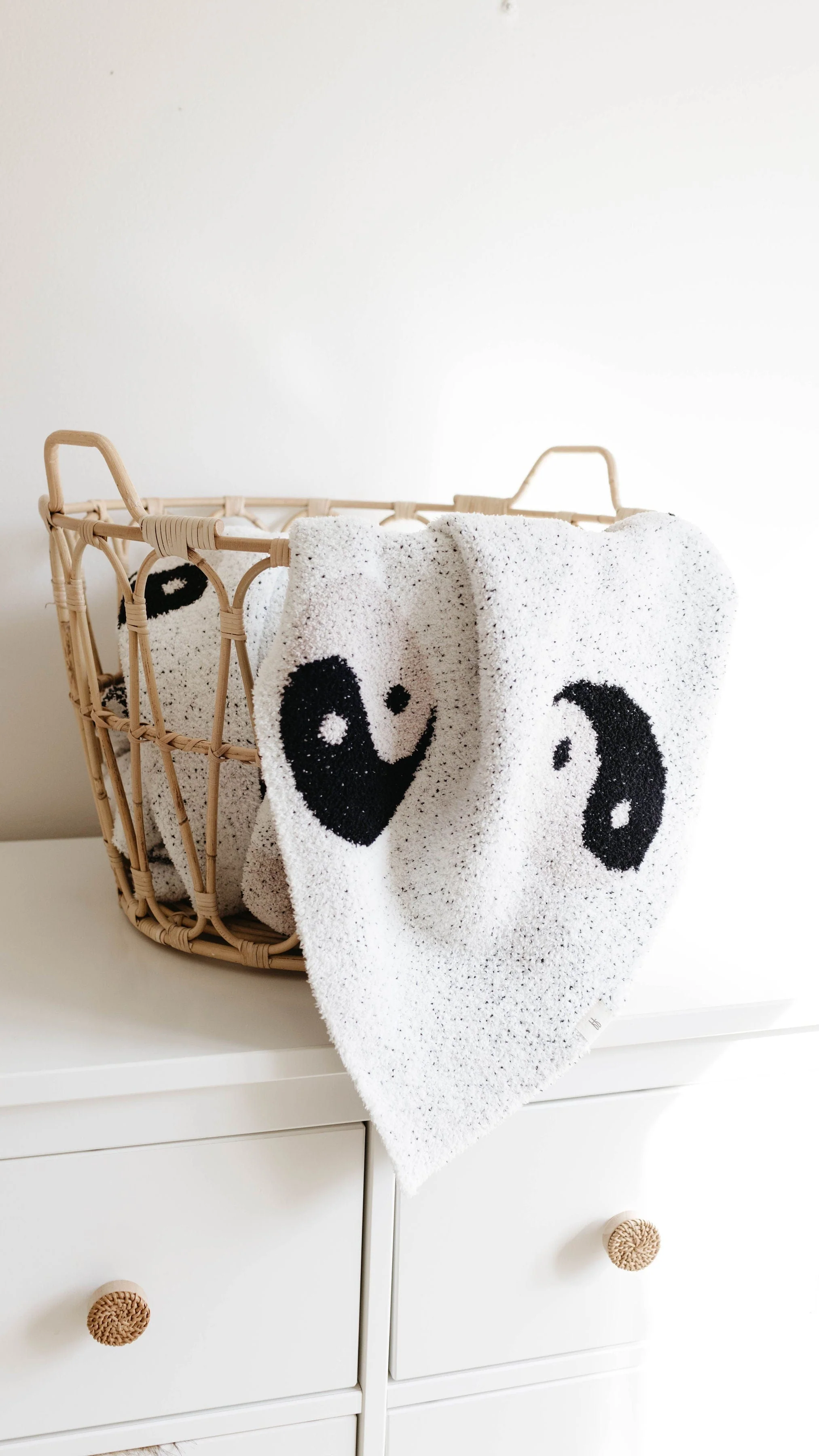Plush Blanket - Black & White Yin Yang - Image 2