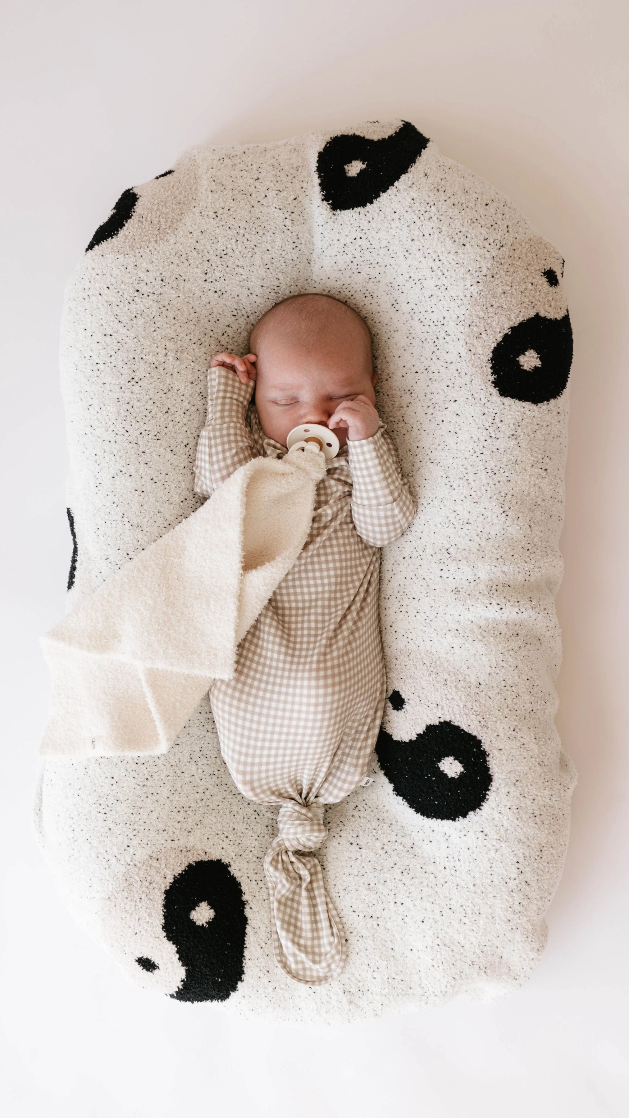 Plush Blanket - Black & White Yin Yang - Image 4