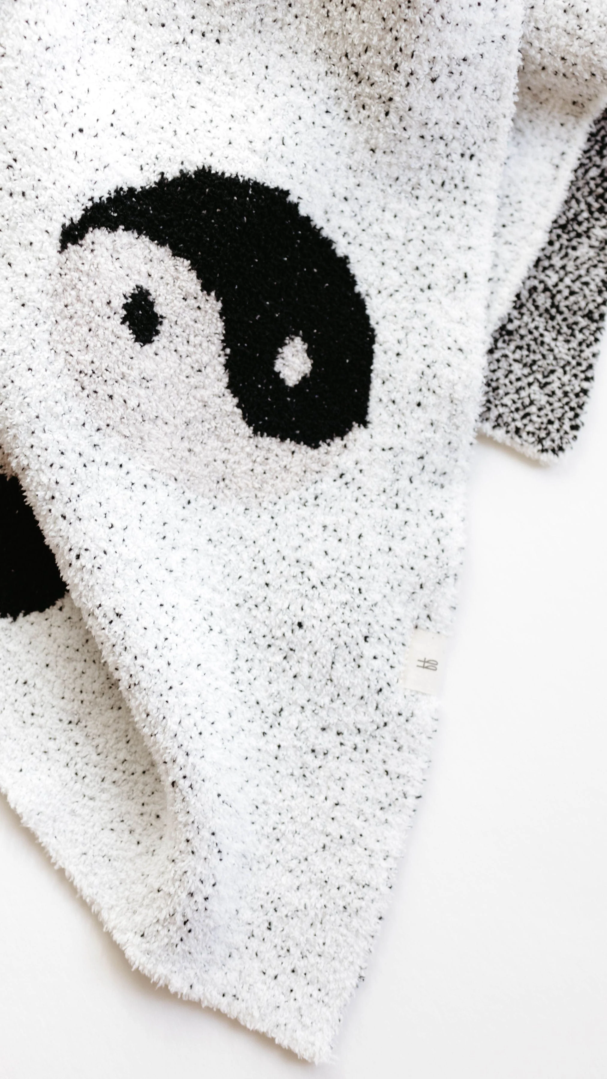 Plush Blanket - Black & White Yin Yang - Image 6