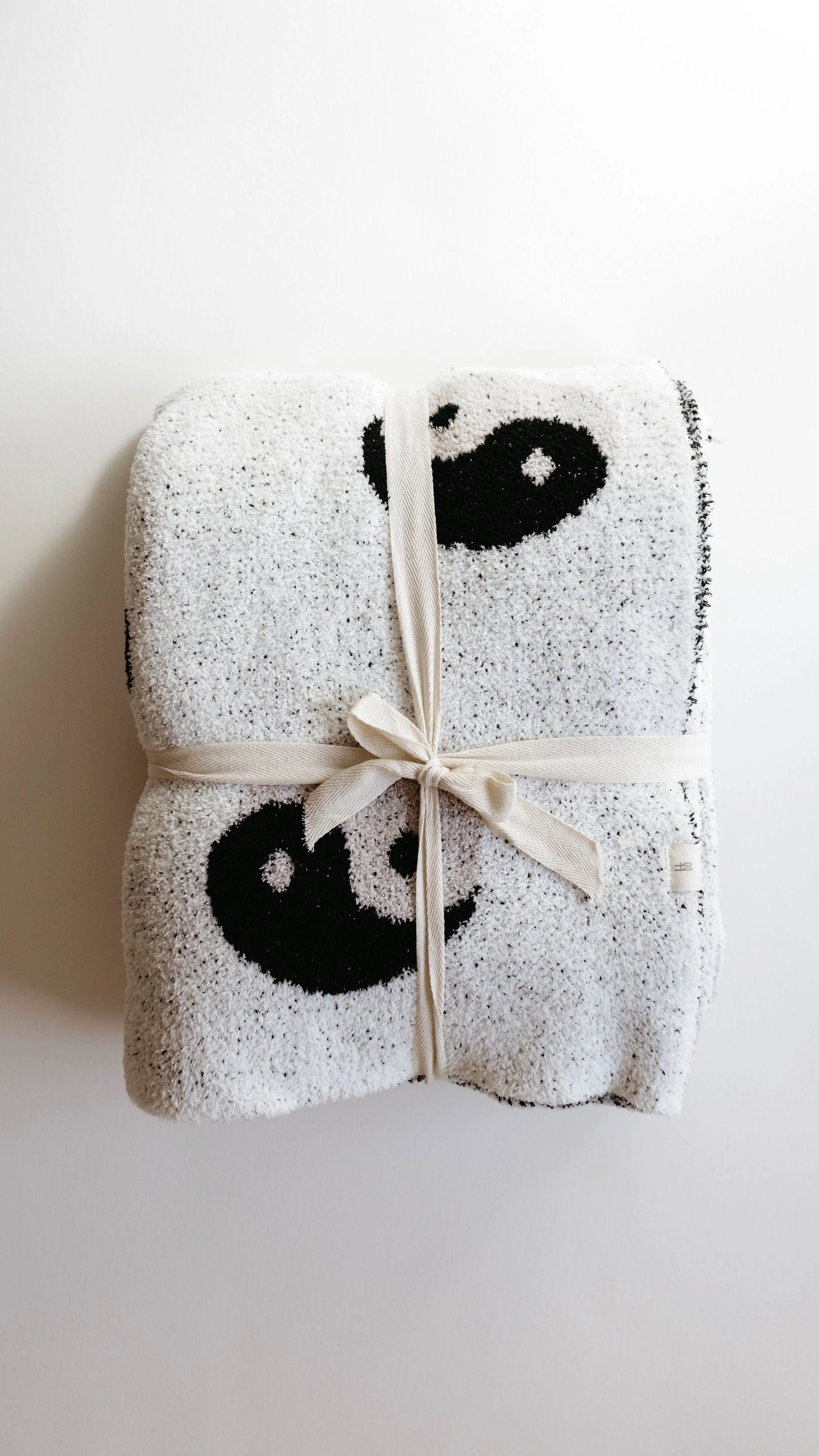 Plush Blanket - Black & White Yin Yang - Image 7