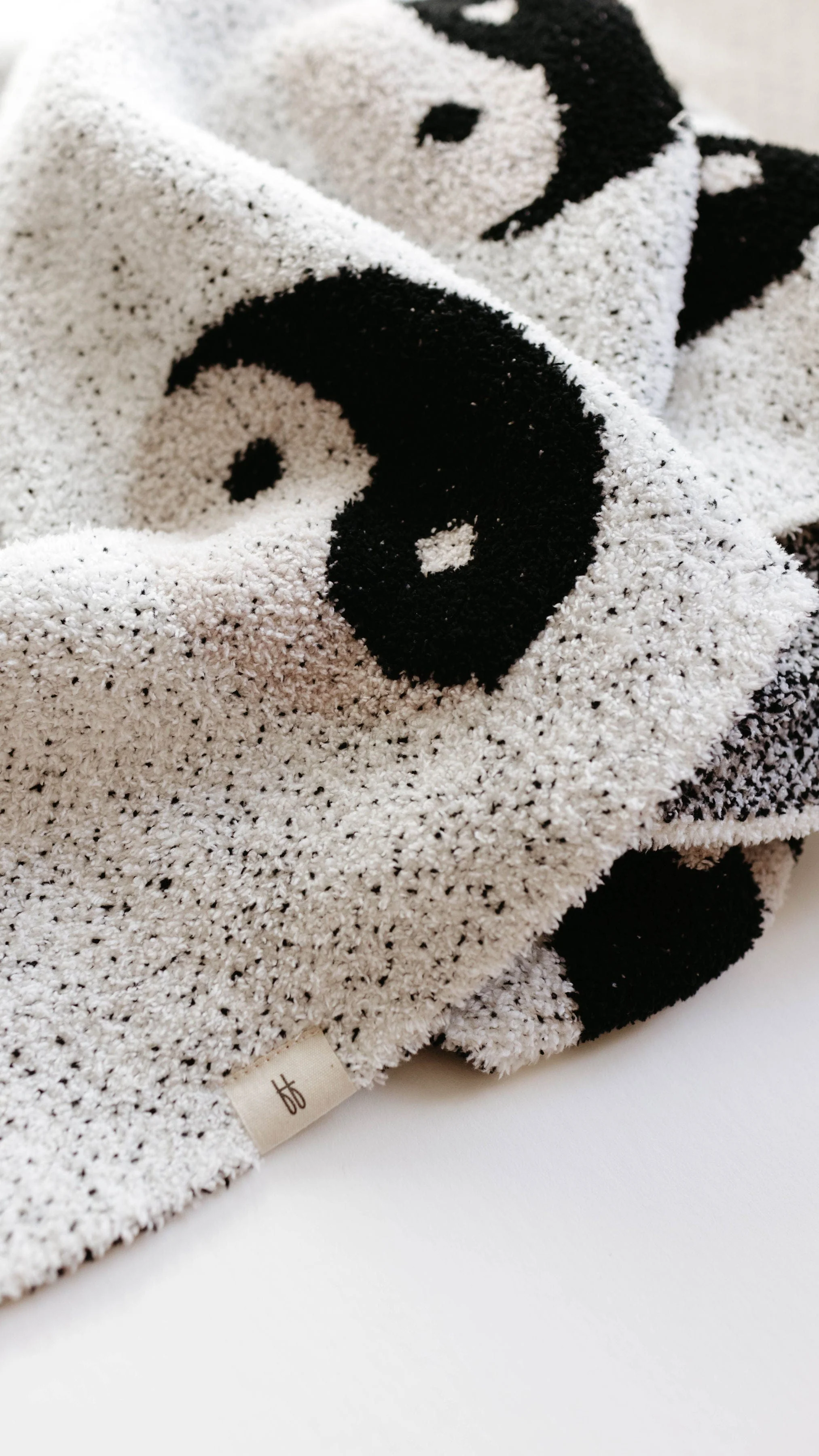 Plush Blanket - Black & White Yin Yang - Image 8