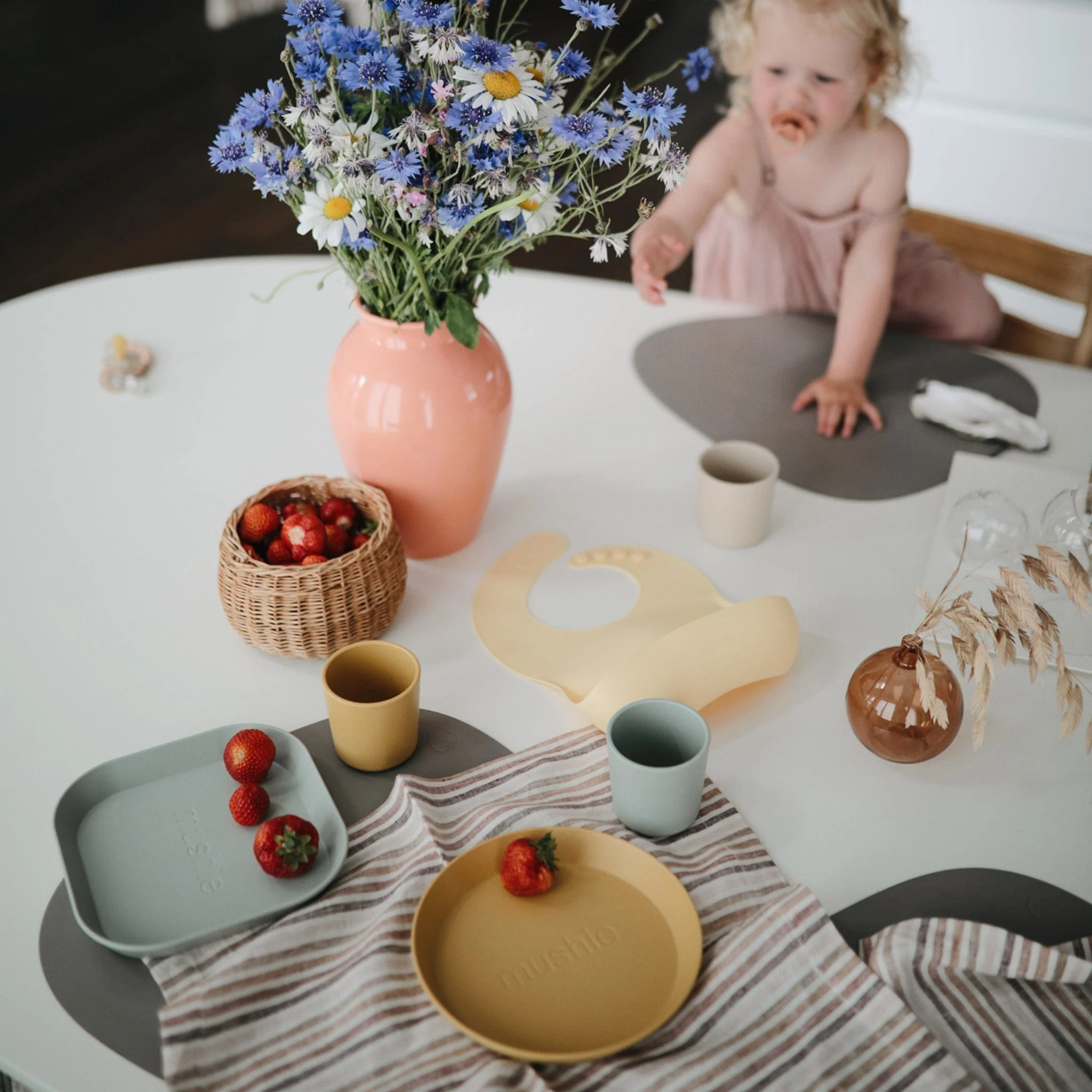 Round Dinnerware Plates, Set of 2 - Image 21