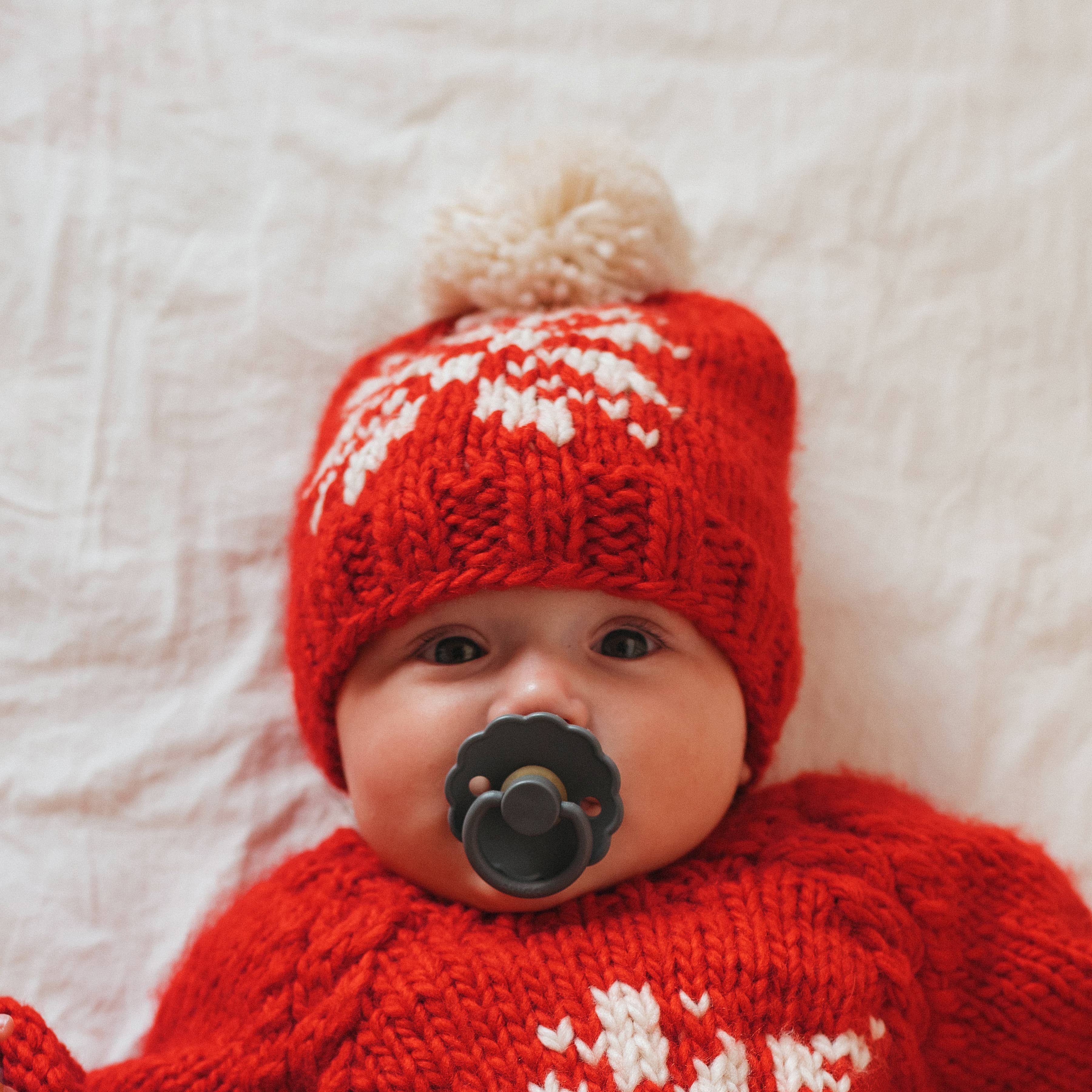 Red Snowflake Beanie Hat - Image 2