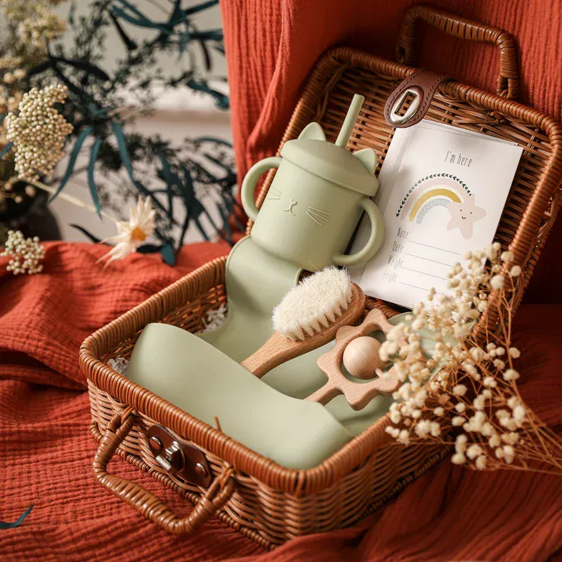 Vintage Style Baby Gift Box. 7Pcs - Image 3